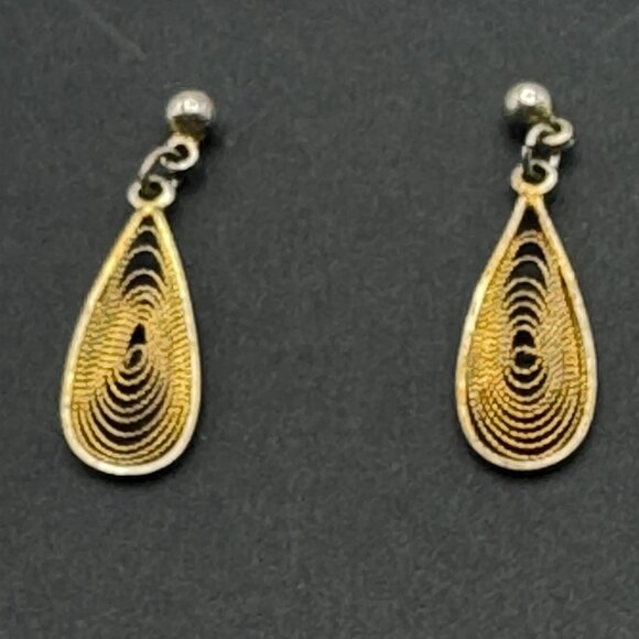 Vintage Gold Filigree Teardrop Dangle Earrings Lightweight Drop Design - Picture 1 of 2